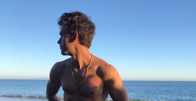 Queer Eyes Antoni Porowski Gets Semi Naked Because Were All Thirsty