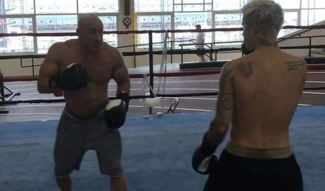 Justin Bieber boxing