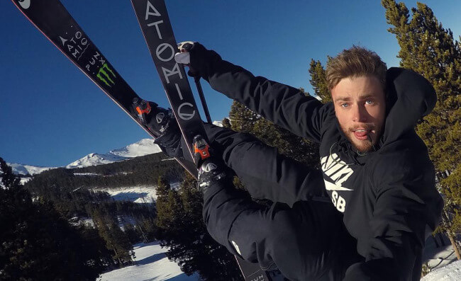 Gus Kenworthy skiing