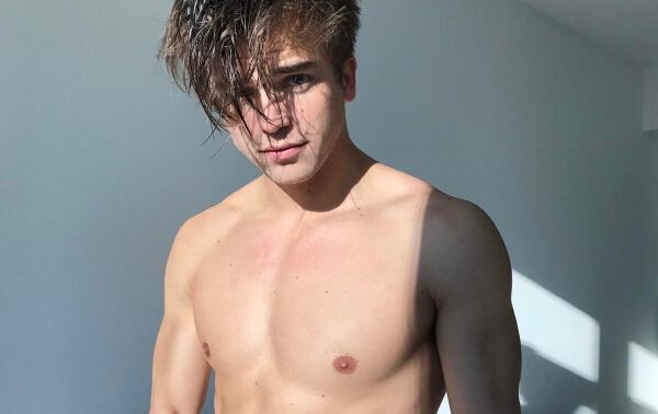 Spanish model River Viiperi in a towel