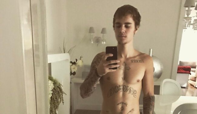 Justin Bieber back on instagram shirtless selfie