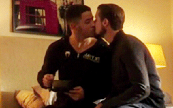 Nick Jonas gay kiss