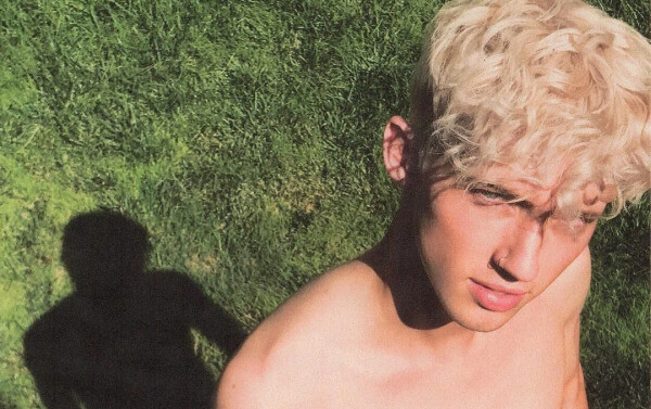 Troye Sivan blond