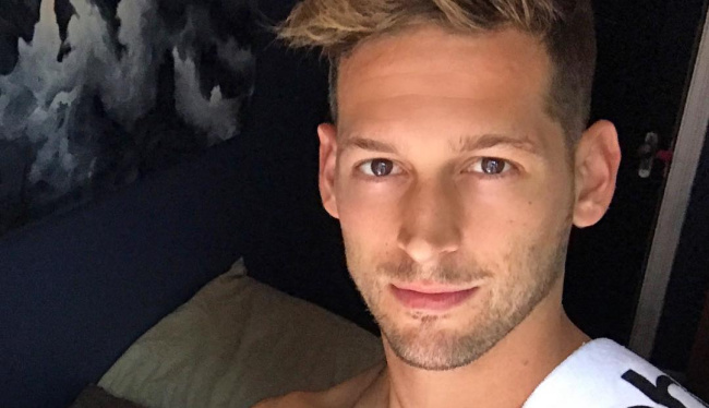 Max Emerson Posts A Very Naked Shower Photo And Gets A Free Room