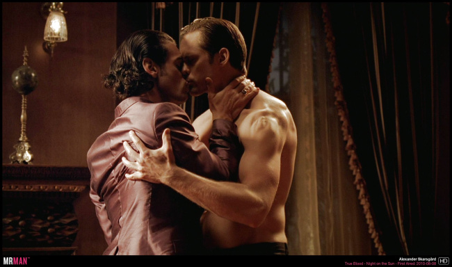 Alexander Skarsgard gay kiss true blood