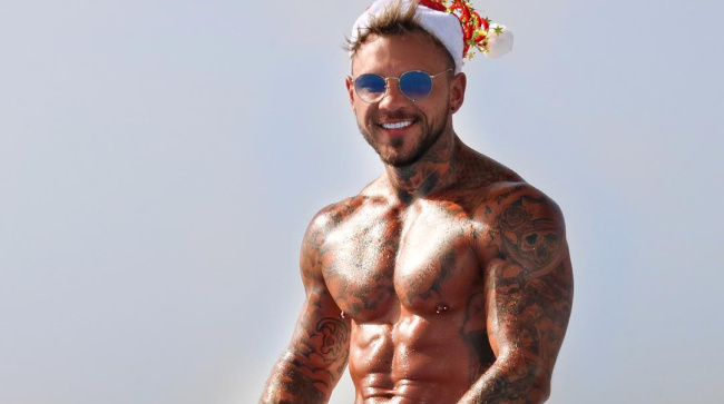 TV Star Sean Pratt Strips Totally Naked For Christmas NSFW GayBuzzer TV Star Sean Pratt Strips Totally Naked For Christmas NSFW GayBuzzer
