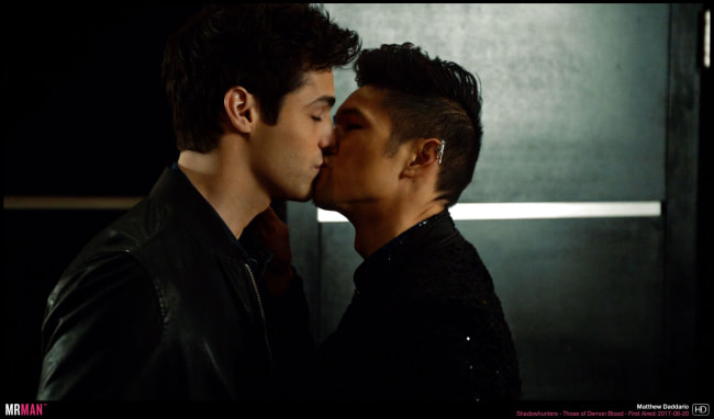 Matthew Daddario gay kiss